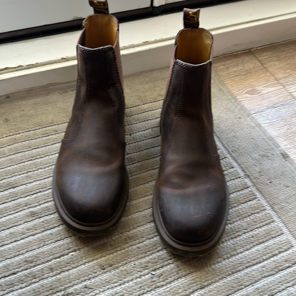 Dr Martens Unisex Chelsea boots color brown size US 9 perfect condition.